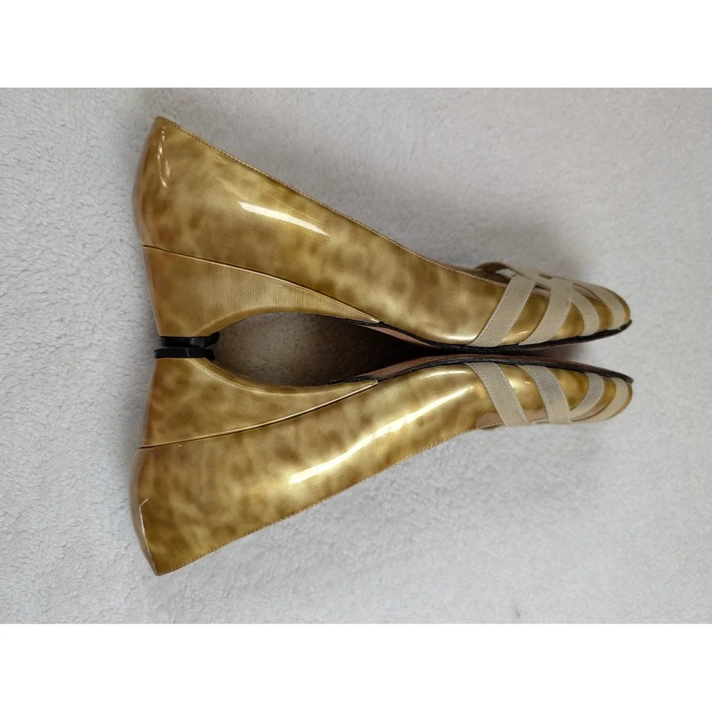 Stuart Weitzman Gold Tortoise Patent Leather Peep Toe Wedge Heels UW35709 7.5N
